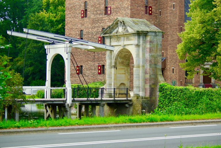 Nijenrode 750 jaar – van ridders tot studenten — museum-expo in Utrecht