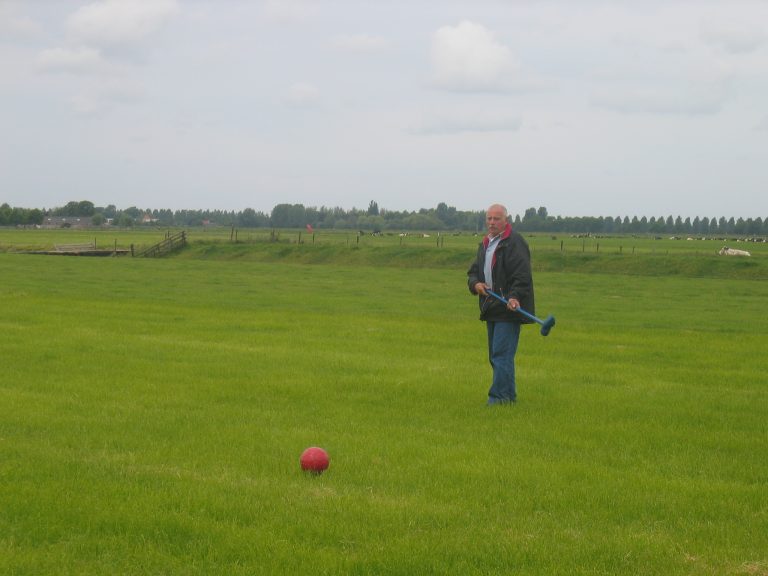 Klompen-voetgolf bij Boer Hans in Montfoort — sport in Utrecht