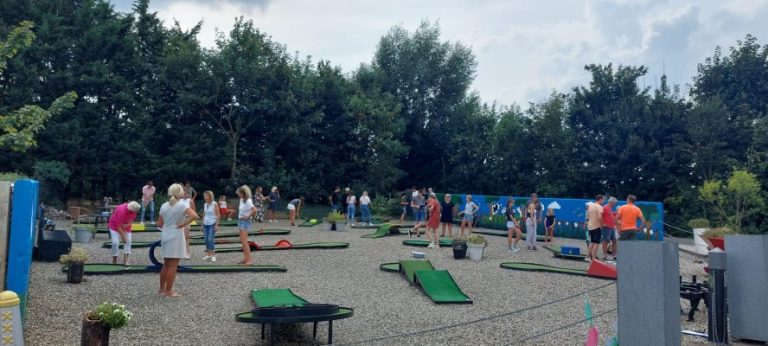 Midgetgolf bij Boer Hans in Montfoort — familie-kids in Utrecht